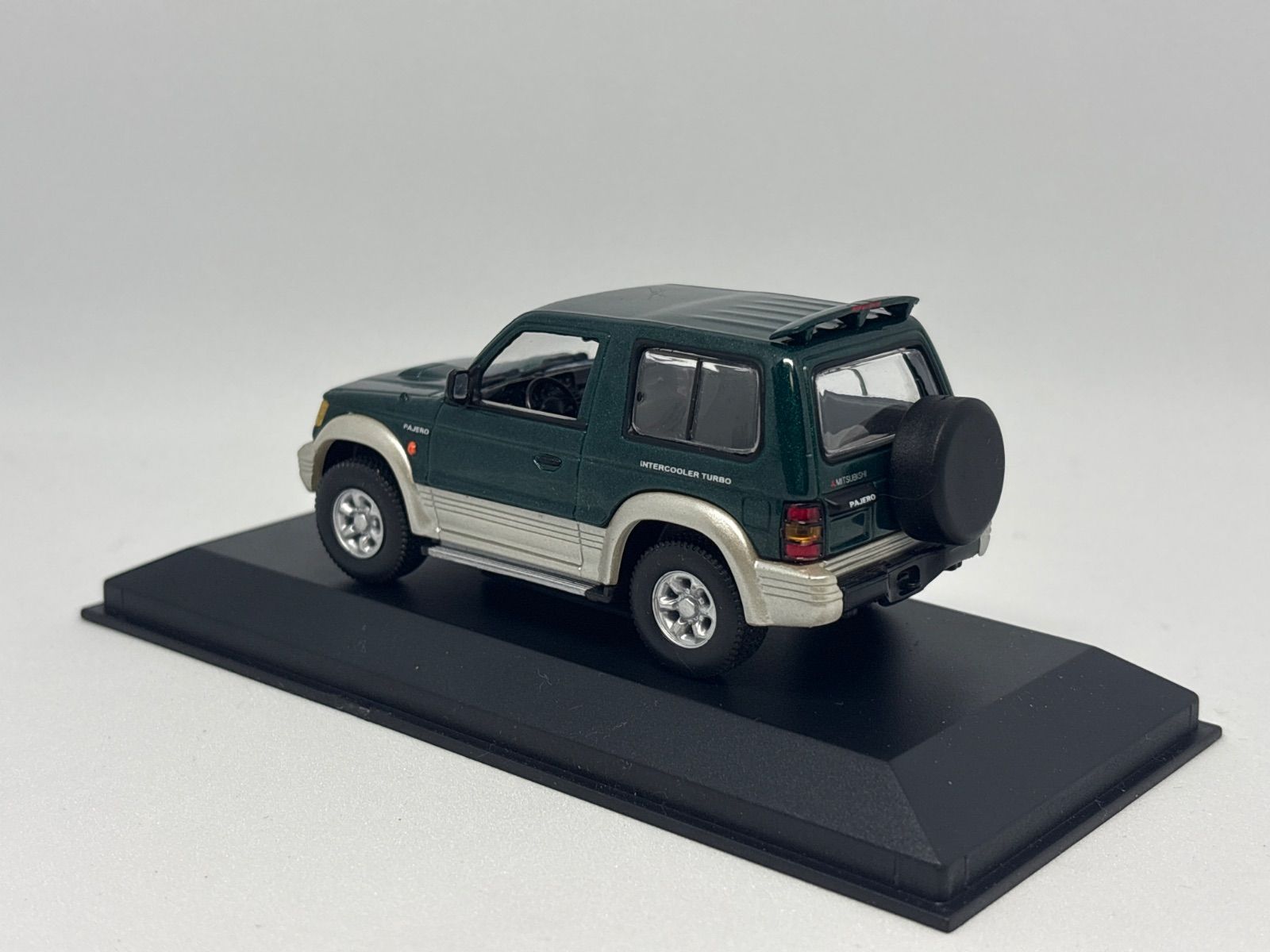 ミニチャンプス 1/43 ダイキャスト ミツビシ パジェロ SWB 1994
