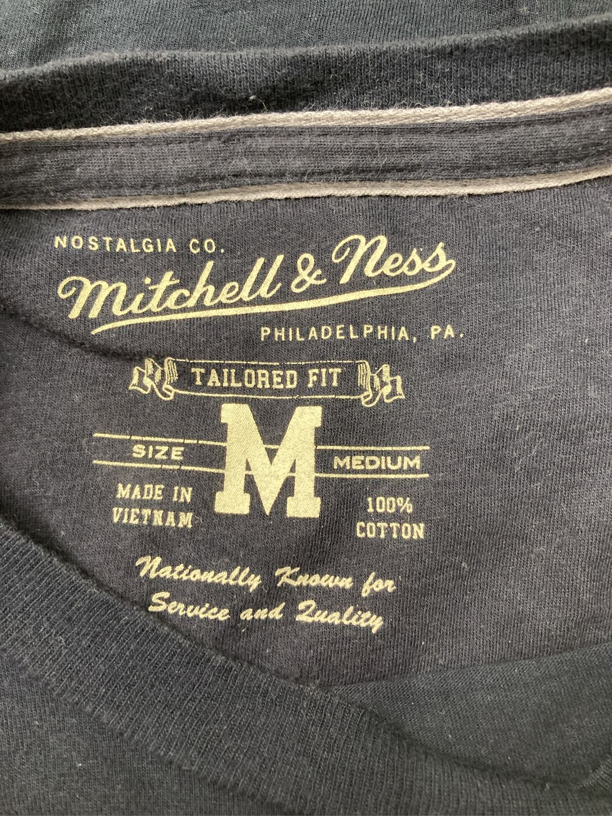 ミッチェル＆ネス（Mitchell \\u0026 mitchell u0026 ness ミッチェルアンドネス Tシャツ/カットソー M ブラック 前面プリント ブランドロゴ ミドル丈 半袖 クルーネック(丸首) Ness） バスケウェア｜バスケ用品