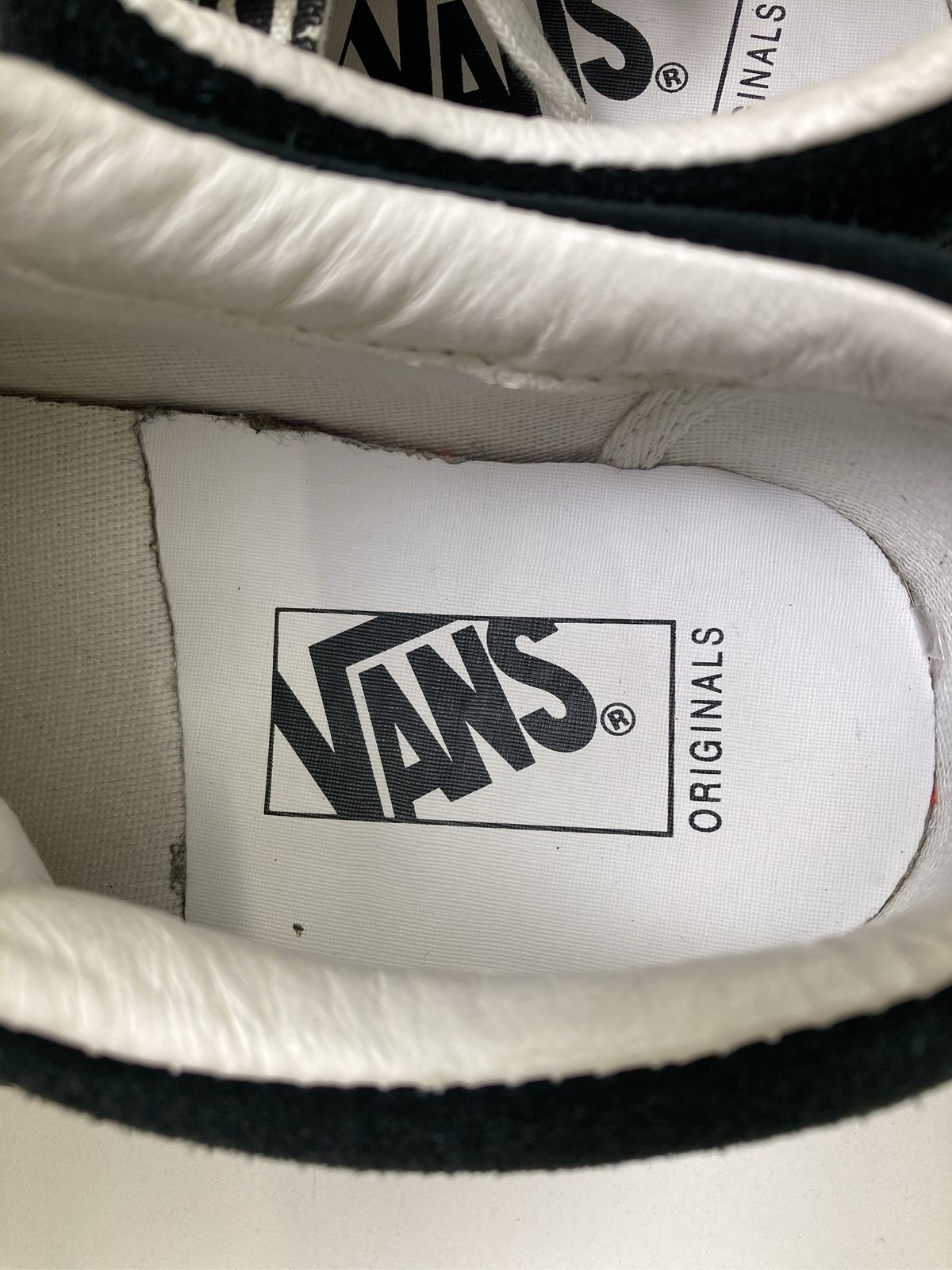 バンズ スニーカー オーセンティック キャンバス 黒 白 VANS バンズ スニーカー 24.0 ブラック キャンバス ブランドロゴ その他総柄 紐 ローカット
