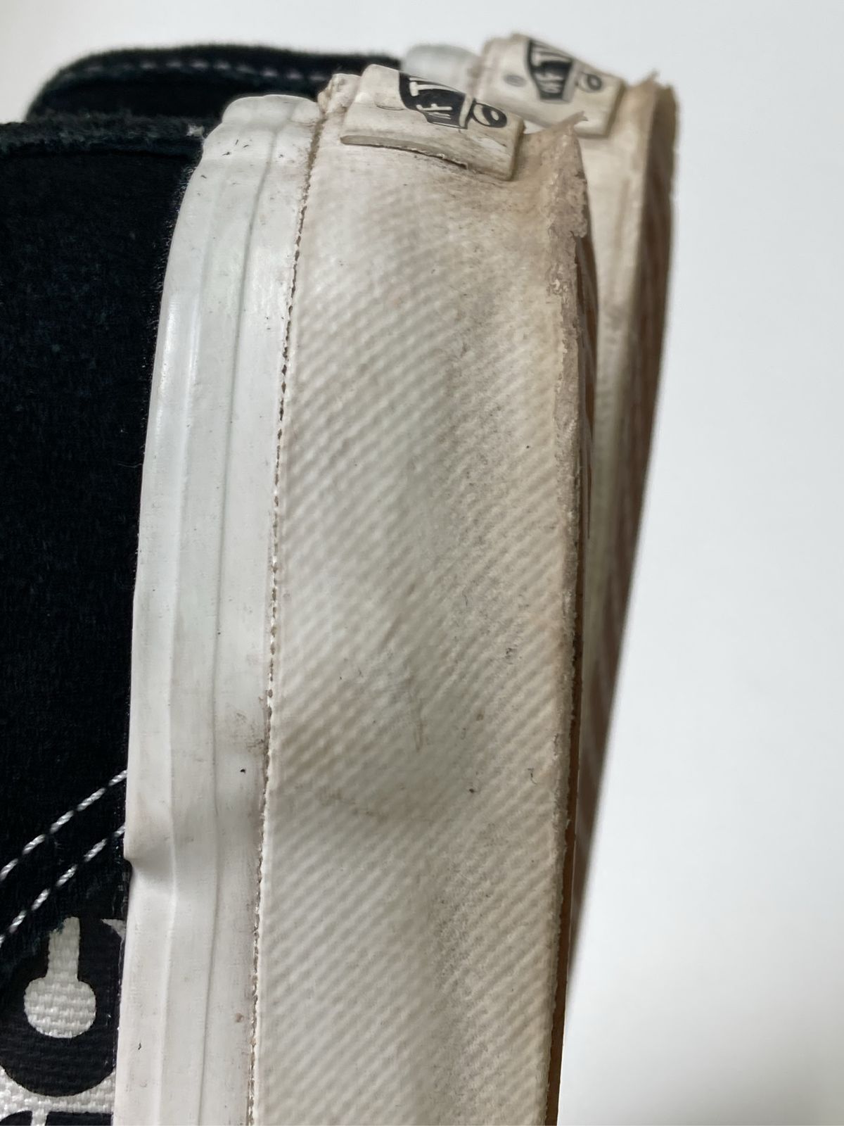 バンズ スニーカー オーセンティック キャンバス 黒 白 VANS バンズ スニーカー 24.0 ブラック キャンバス ブランドロゴ その他総柄 紐 ローカット