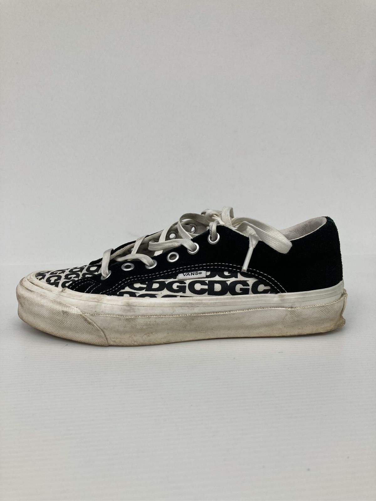 バンズ スニーカー オーセンティック キャンバス 黒 白 VANS バンズ スニーカー 24.0 ブラック キャンバス ブランドロゴ その他総柄 紐 ローカット