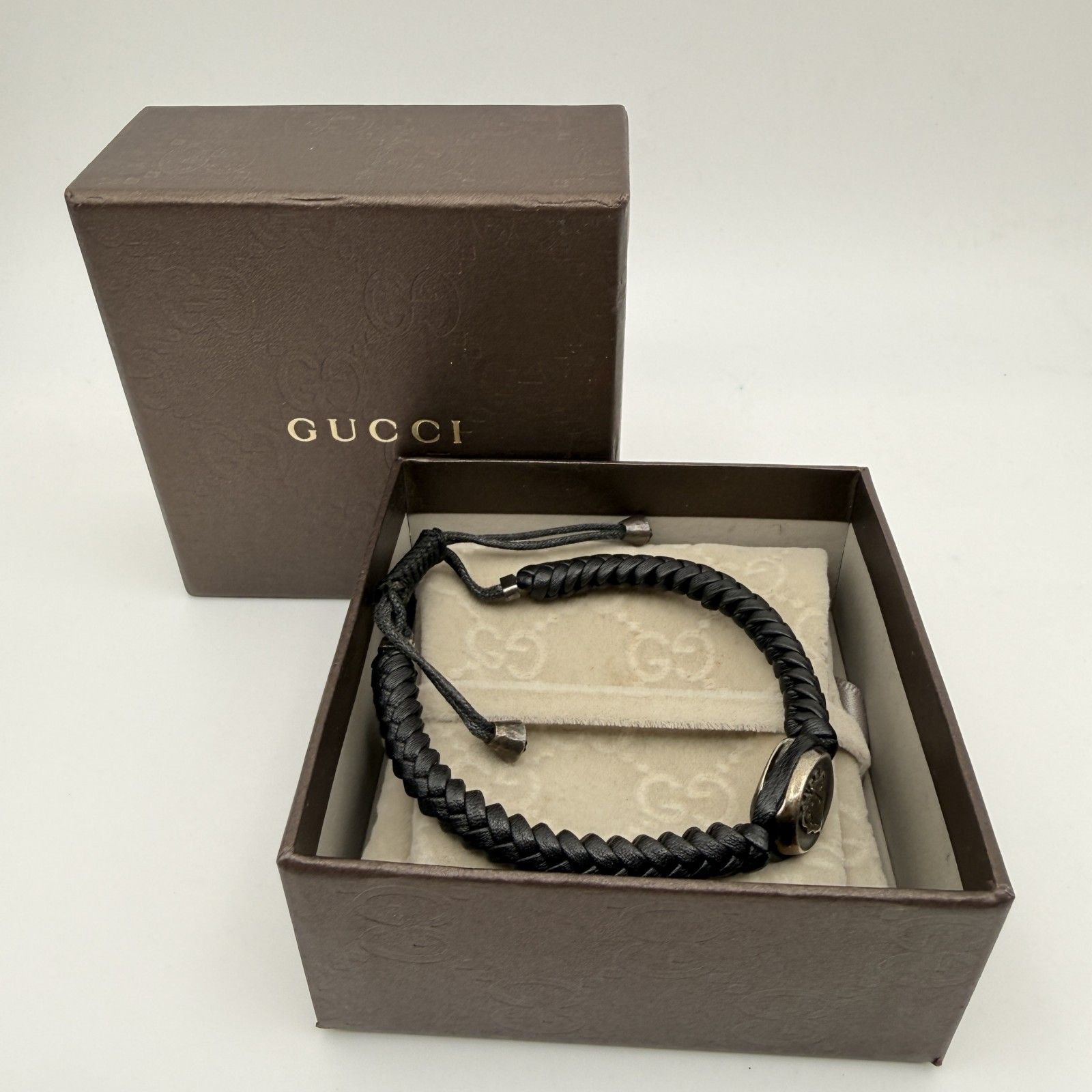 GUCCI（グッチ）クレストエンブレム 編み込みレザーブレスレット Ag925