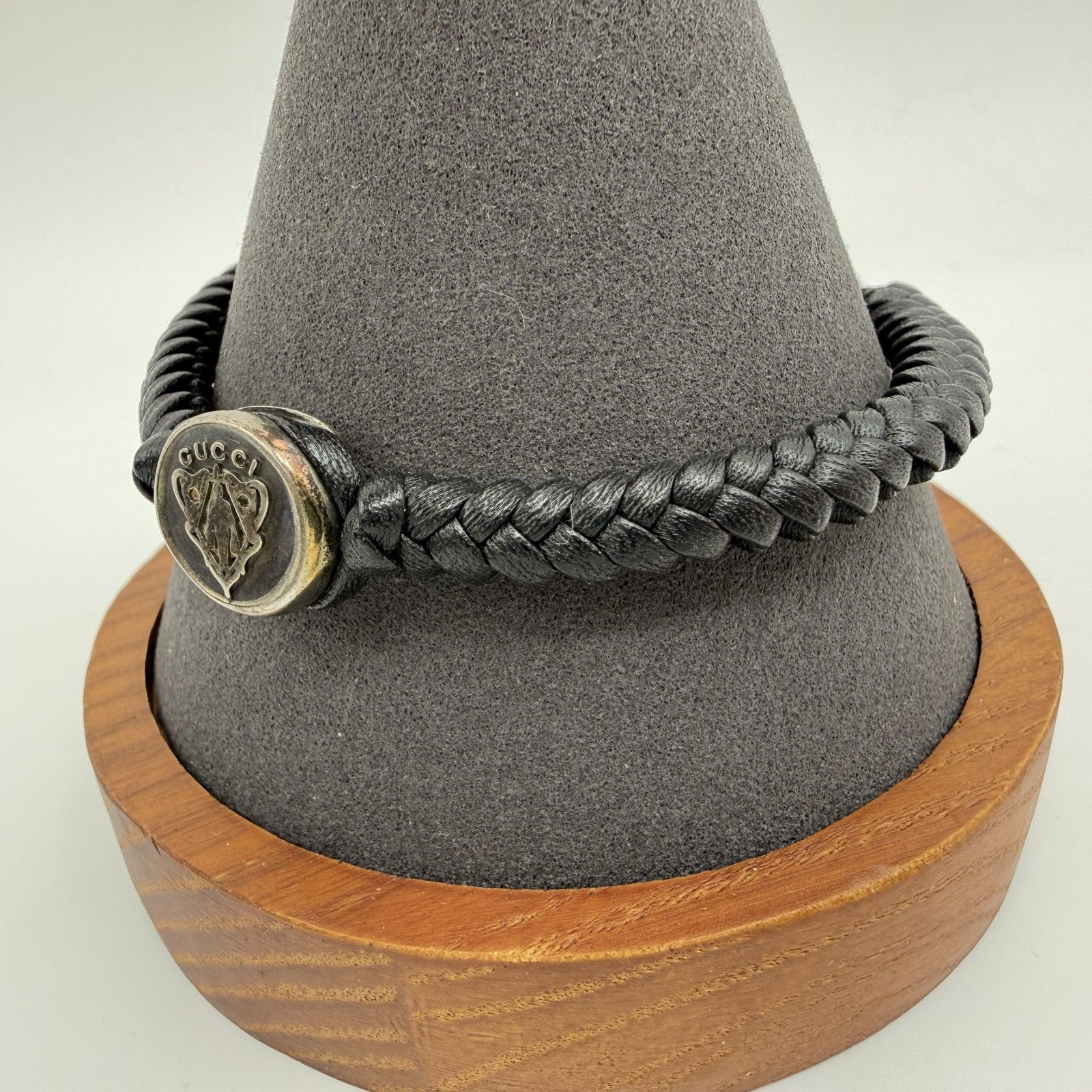 GUCCI（グッチ）クレストエンブレム 編み込みレザーブレスレット Ag925