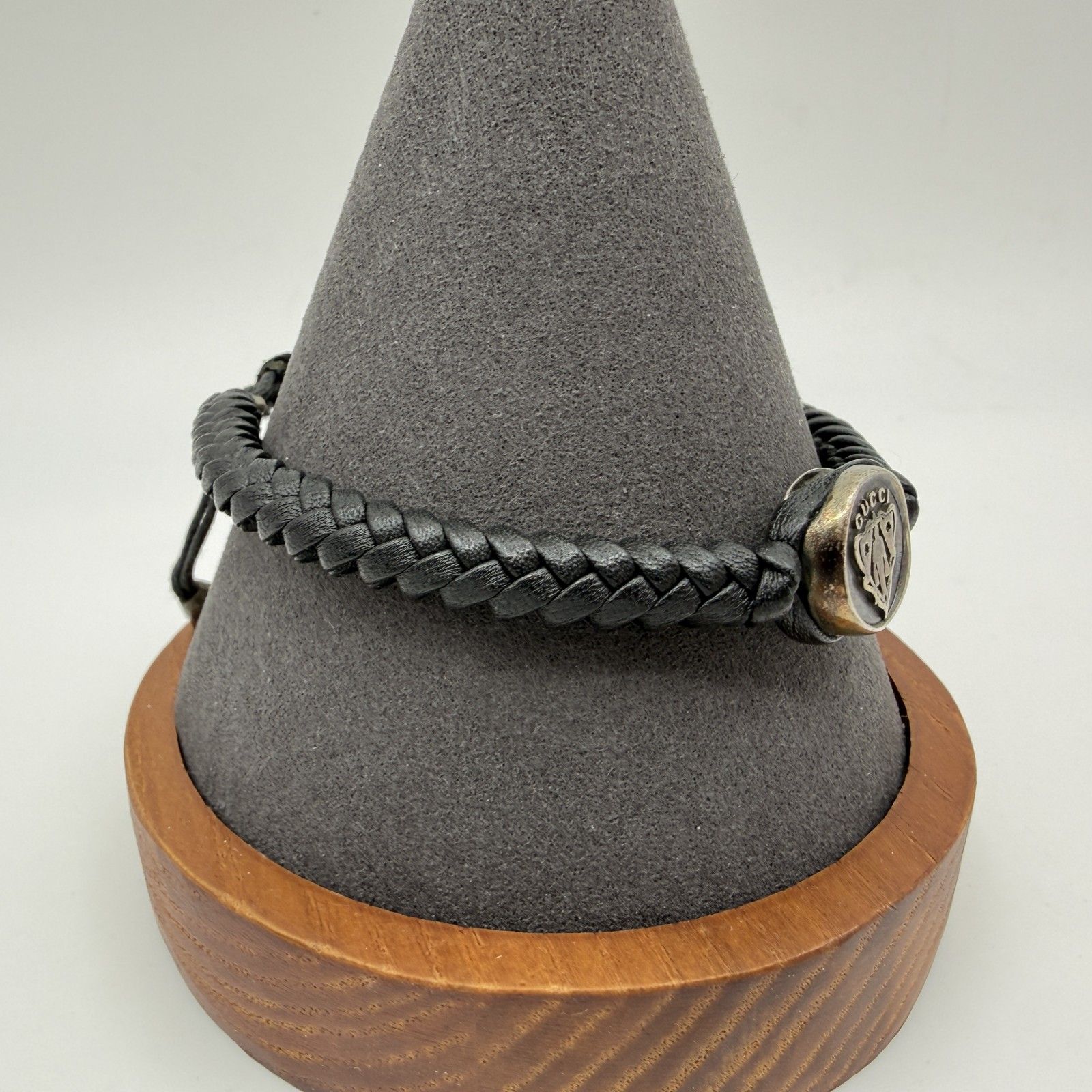 GUCCI（グッチ）クレストエンブレム 編み込みレザーブレスレット Ag925