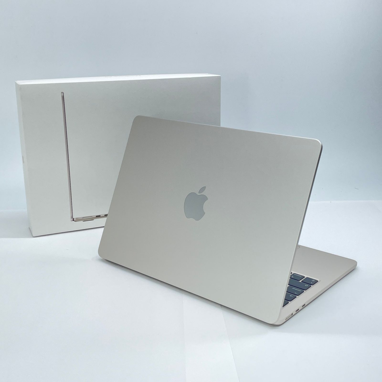 MacBook Air M2 13.6
