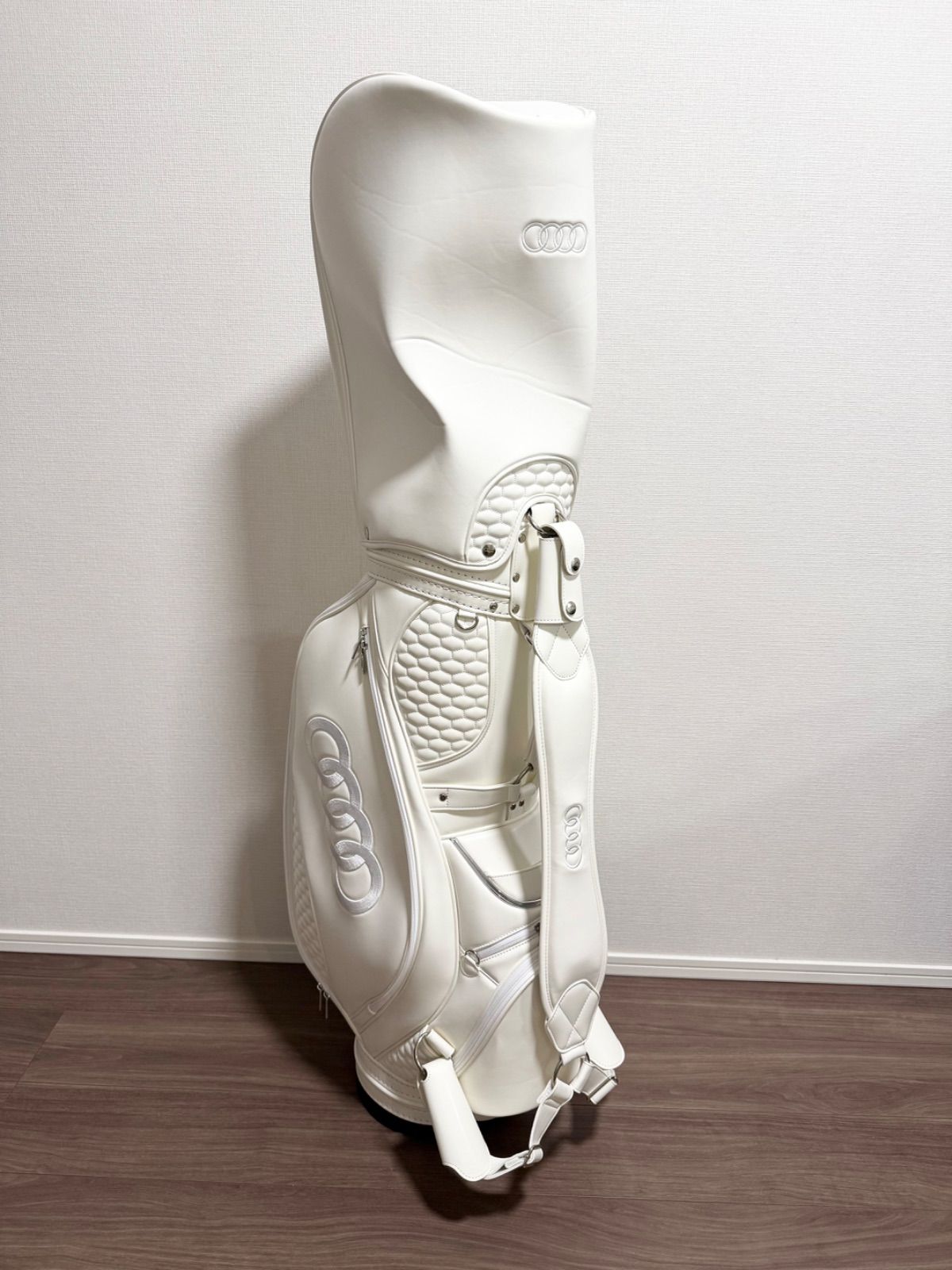 アウディ キャディバッグ 未使用 ホワイト ゴルフバッグ Audi - メルカリ