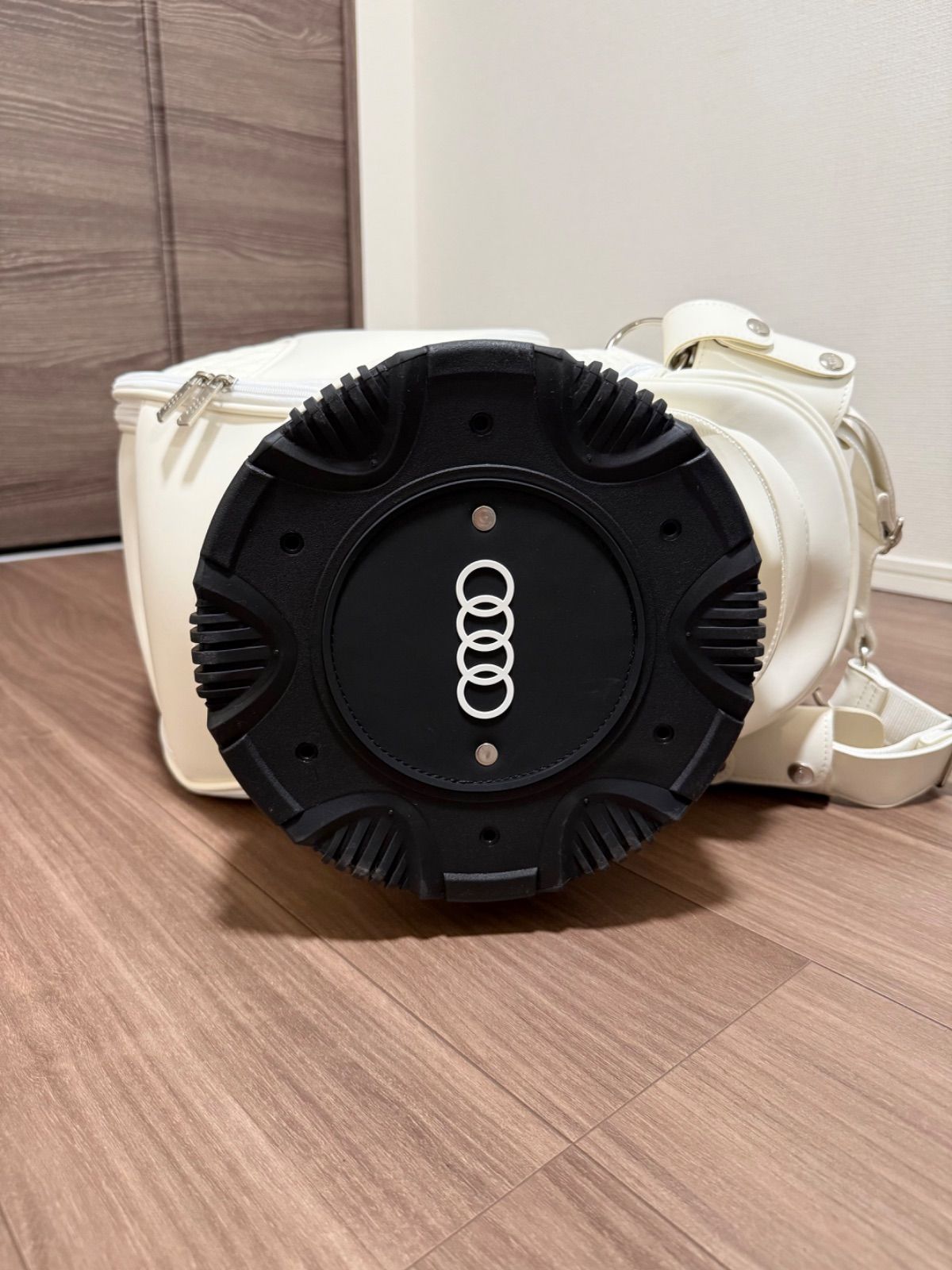 アウディ キャディバッグ 未使用 ホワイト ゴルフバッグ Audi - メルカリ