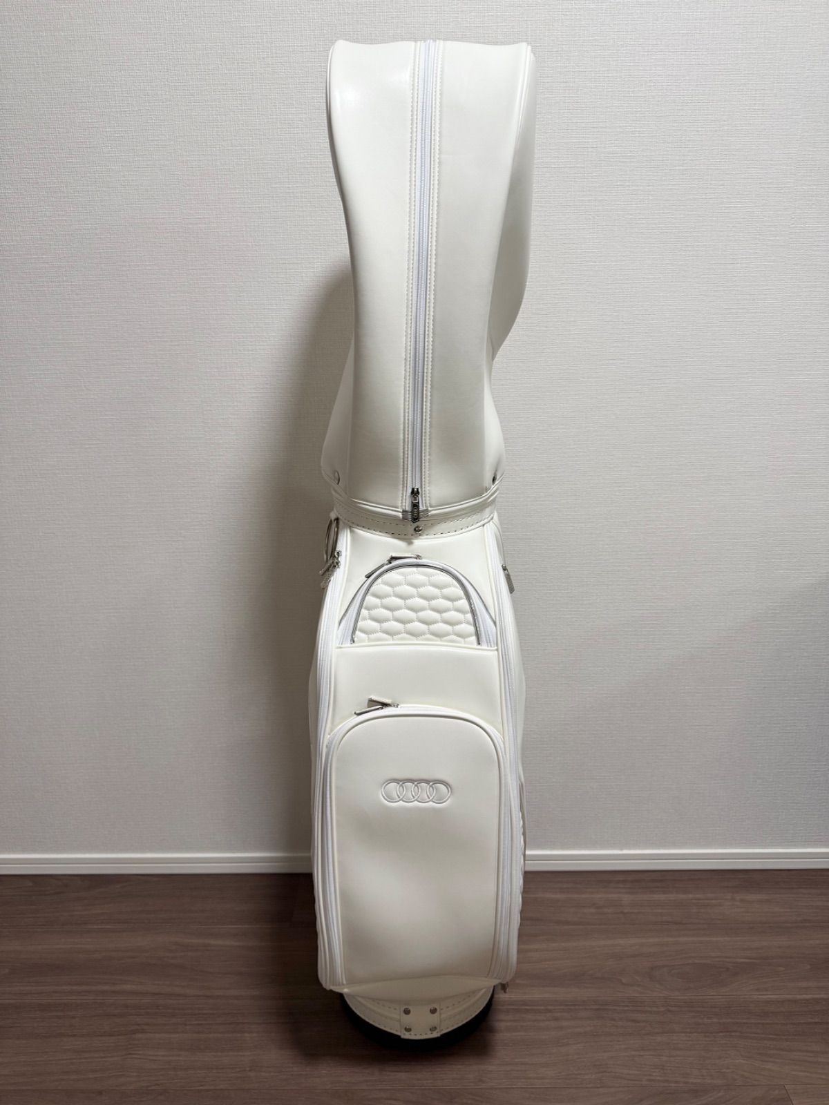 アウディ キャディバッグ 未使用 ホワイト ゴルフバッグ Audi - メルカリ