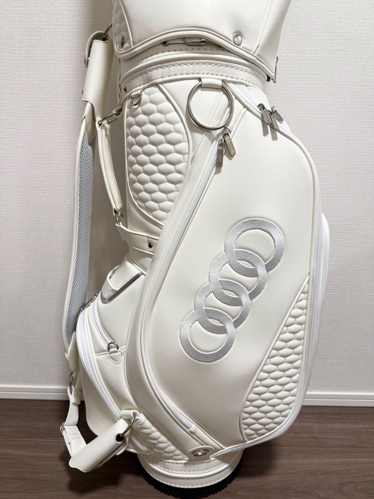 アウディ キャディバッグ 未使用 ホワイト ゴルフバッグ Audi - メルカリ