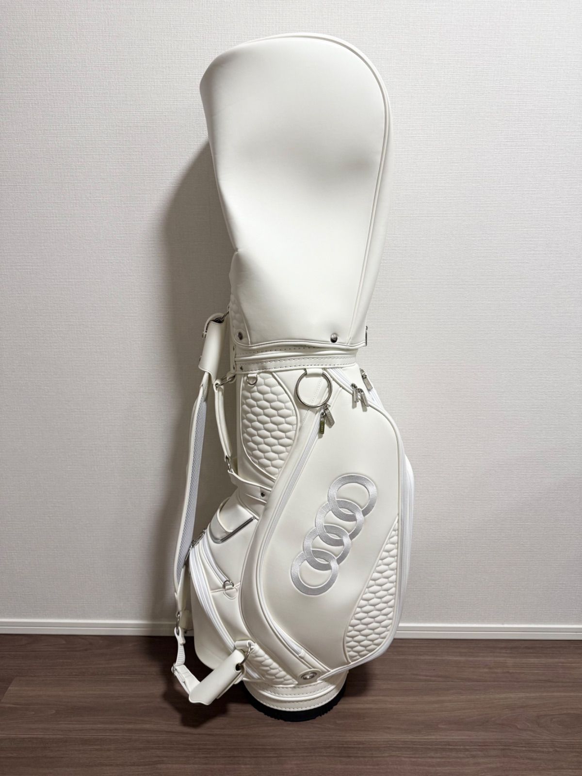 アウディ キャディバッグ 未使用 ホワイト ゴルフバッグ Audi - メルカリ