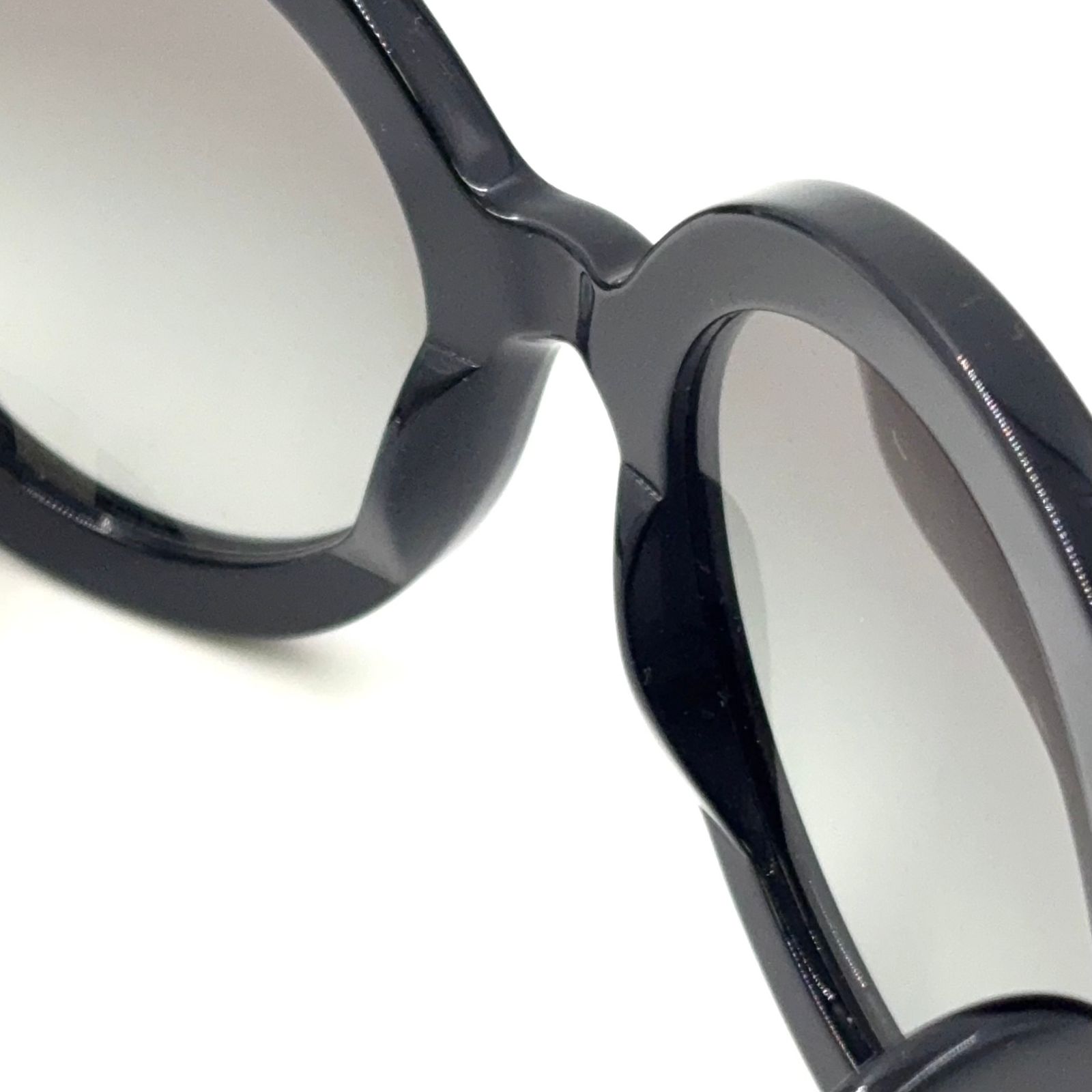 PRADA ミニマル バロック プラスチック ブラック サングラス シルバー