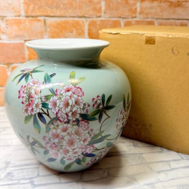 希少】九谷焼 花瓶 壺 陶器 花器 骨董品 クタニヤキ - メルカリ