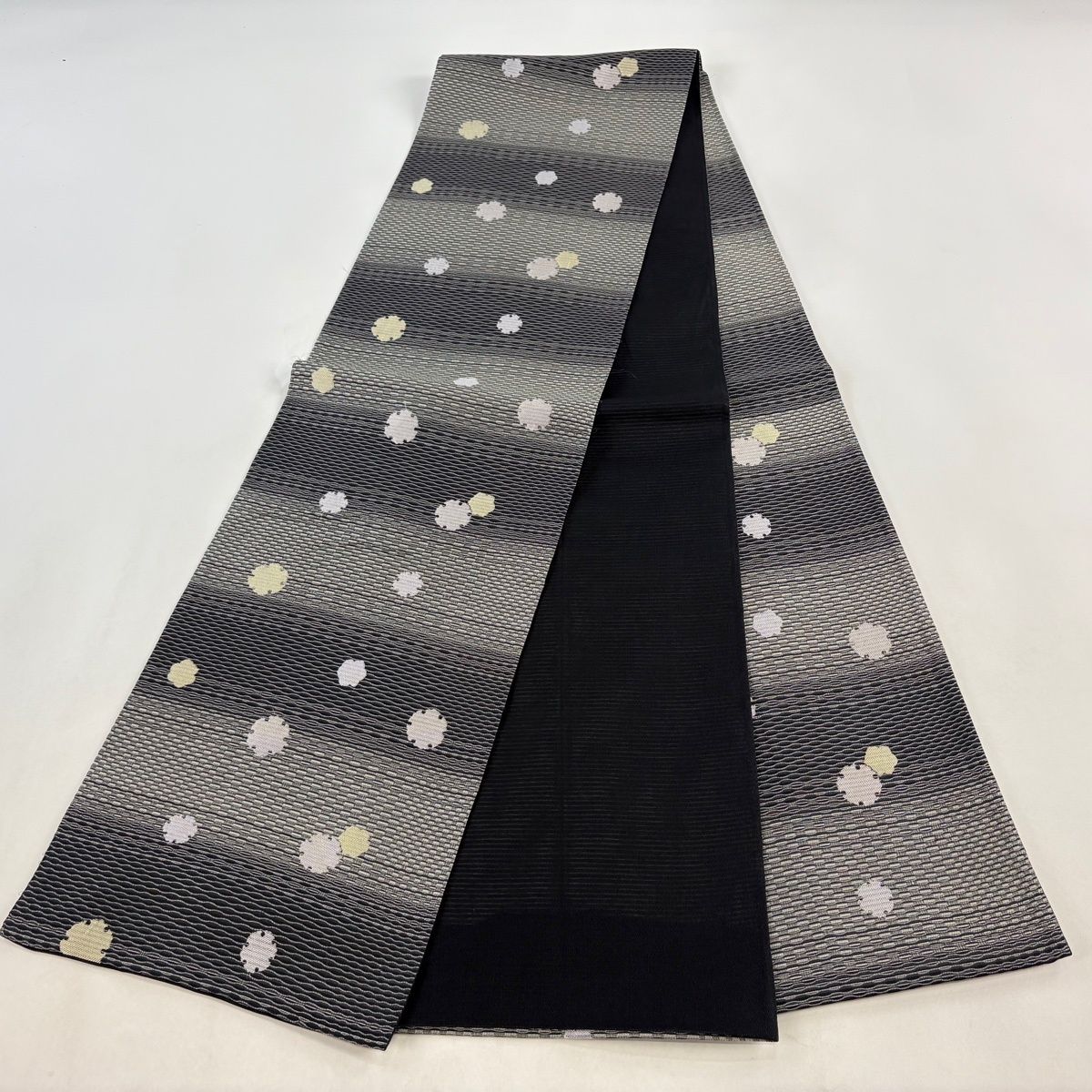 袋帯 秀品 夏帯 雪輪 段縞 黒 六通 正絹 【中古】 - メルカリ