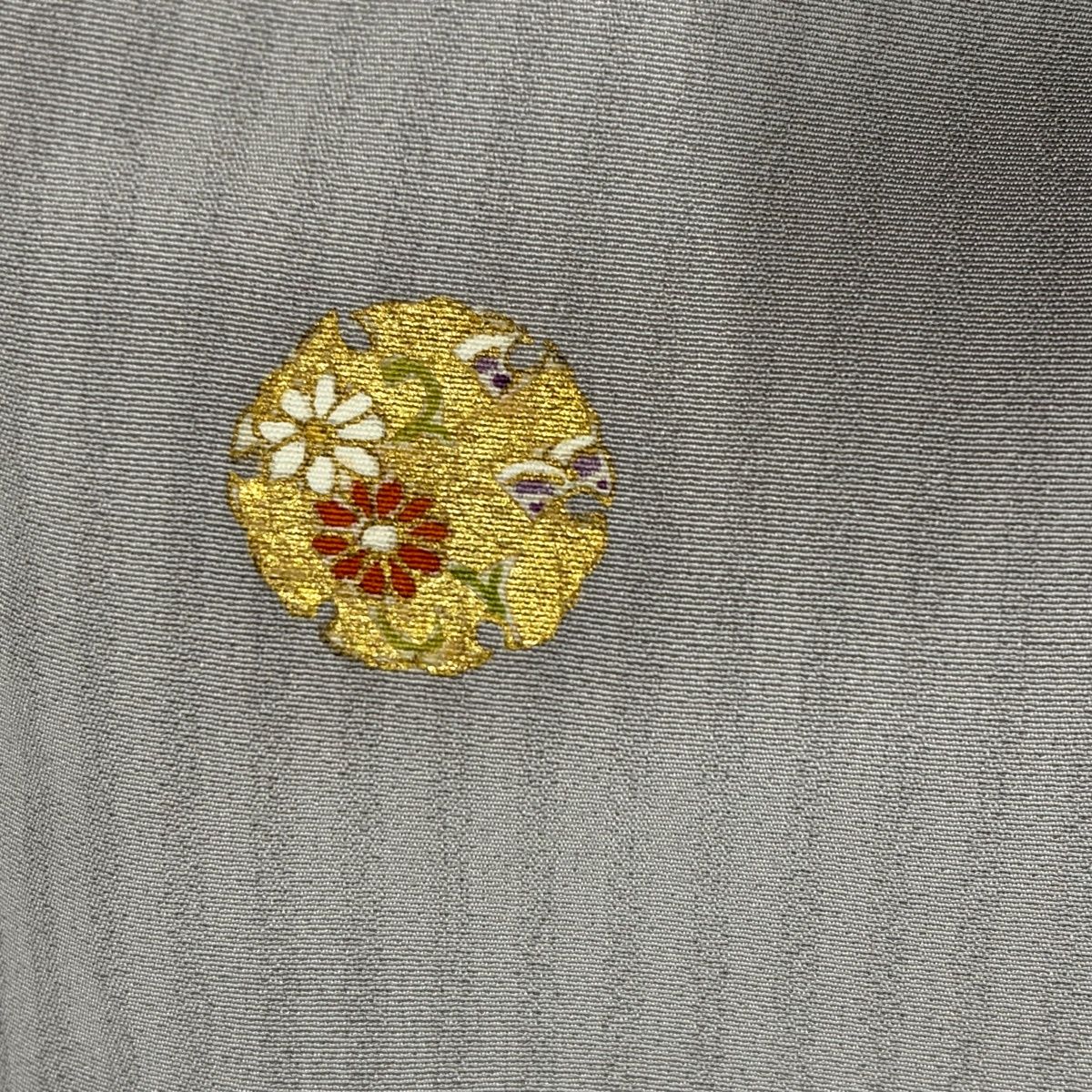 付下げ 袷 正絹 薄茶色 霰紋 雪輪 刺繍 身丈162.5裄69身幅大きめ 付下げ 袷 正絹 薄茶色 霰紋 雪輪 刺繍 身丈162.5裄69身幅大きめ