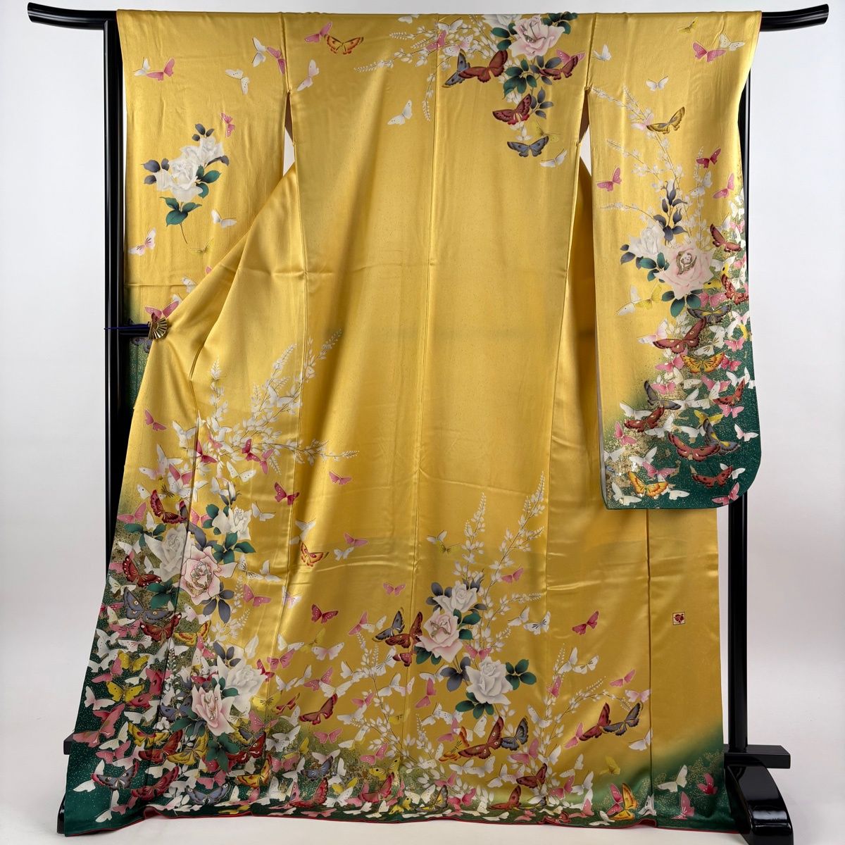 【小紋】 。草花に鳥や蝶の模様 金銀彩入り 着物 袷 広衿 身丈約161cm 振袖 身丈161.5cm 裄丈67cm M 袷 草花 蝶 金彩 金銀彩 山吹色 正絹