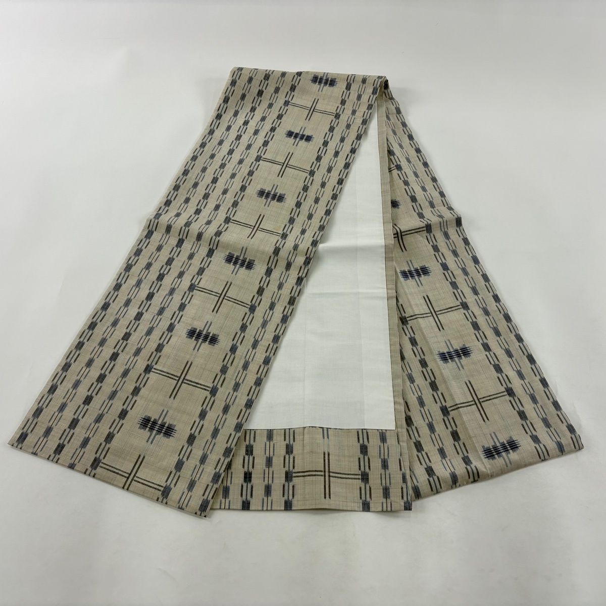 開き名古屋帯 秀品 紬地 幾何学模様 灰茶 正絹 【中古】 - メルカリ