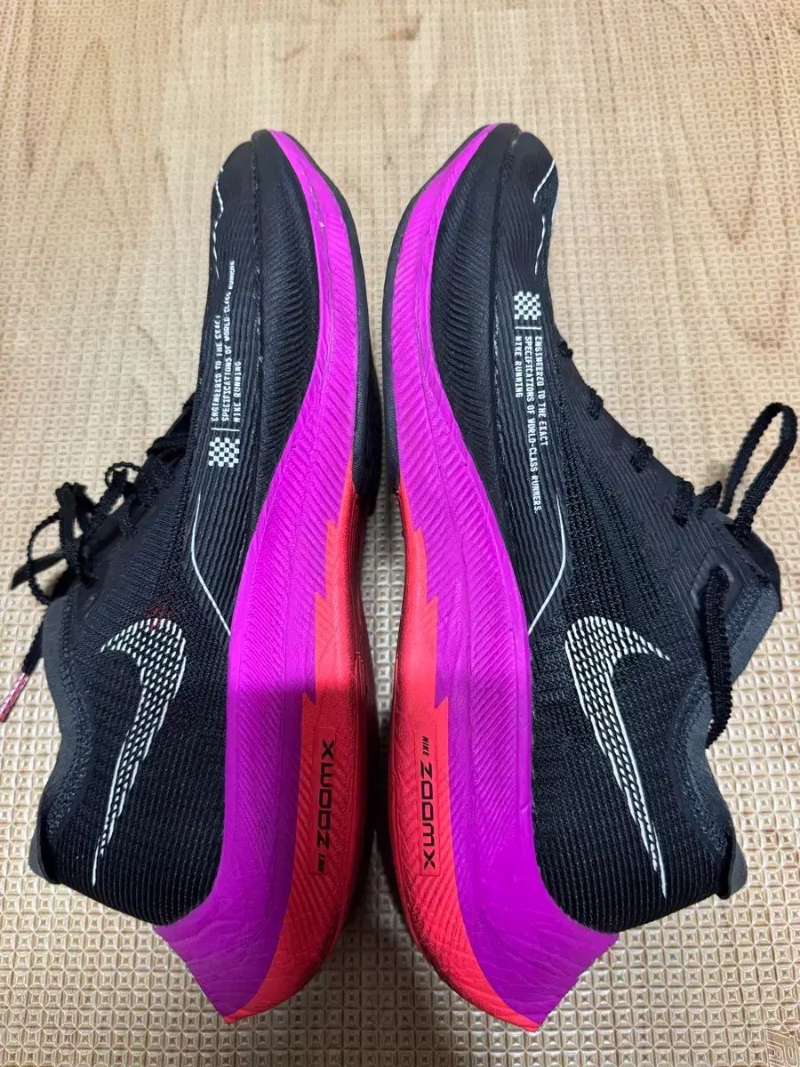 295 NIKE ズームX Vaporfly NEXT%2 ブラック フラッシュ クリムゾン