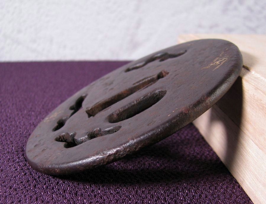 時代武具 鉄地透かし鍔 [銘：正阿弥重信] 江戸時代/鐔/26b055 - メルカリ