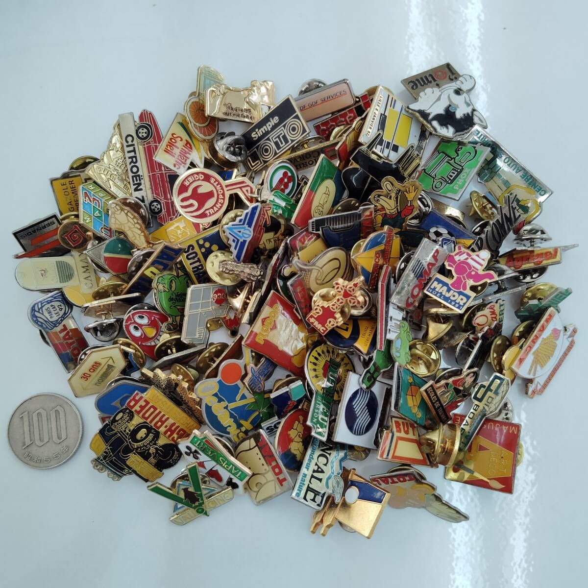 A】ピンバッジ 100個 フランス雑貨 ヴィンテージ まとめ 大量 まとめ