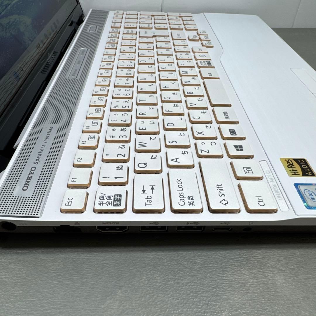 極上】富士通プレミアムホワイト☘️8世代i7☘️SSD256GB+HDD1TB