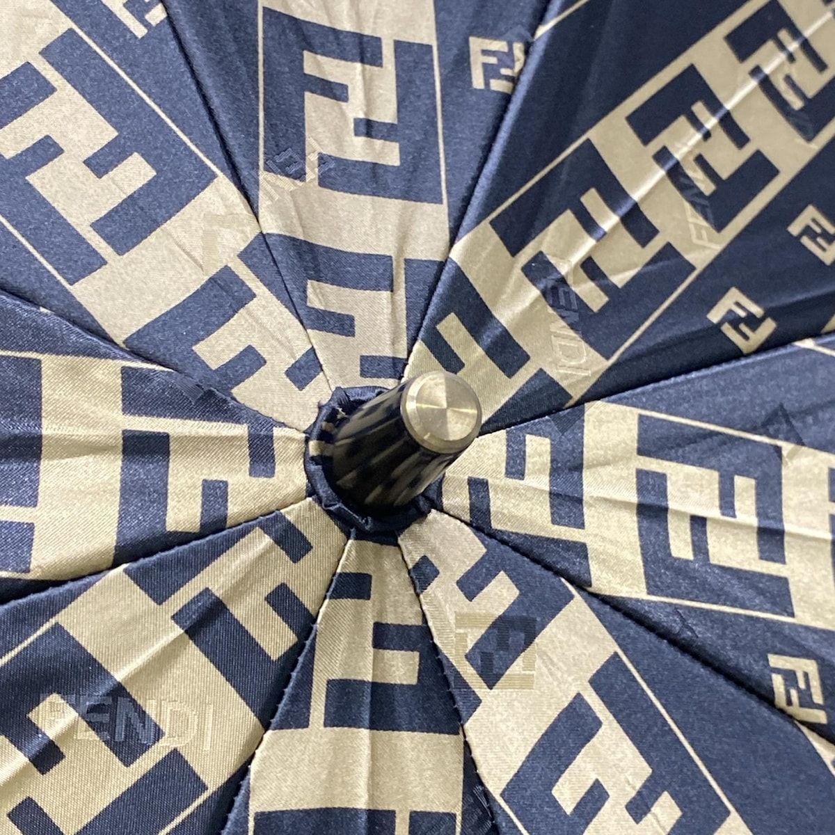 FENDI(フェンディ) 折りたたみ傘 - ゴールド×黒 ズッカ柄/ペカン