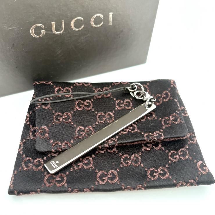 GUCCI グッチ ストラップ ロゴ プレート シルバーカラー メタル【鑑定