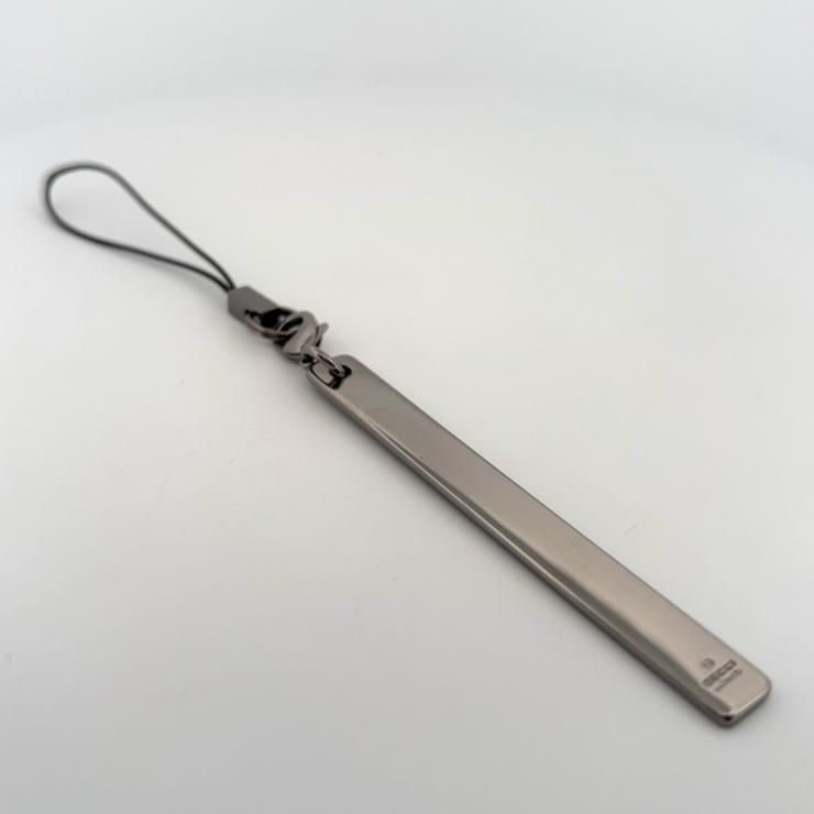 GUCCI グッチ ストラップ ロゴ プレート シルバーカラー メタル【鑑定