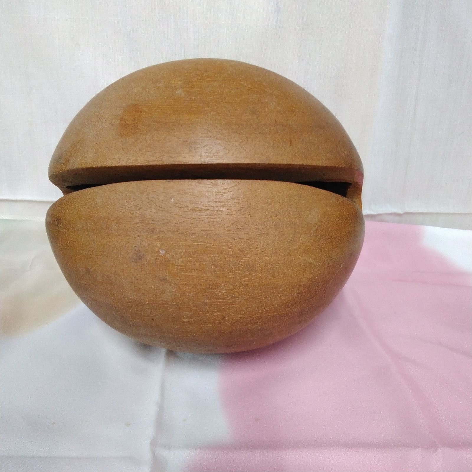 仏具木魚 並彫 音にこだわった木魚です。中低音が深く響きます。中古