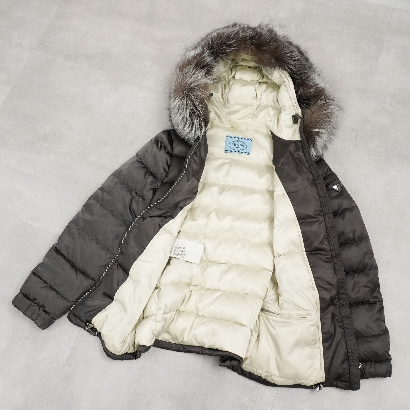 新品同様】PRADA ダウンジャケット ブルーフォックスファー - メルカリ