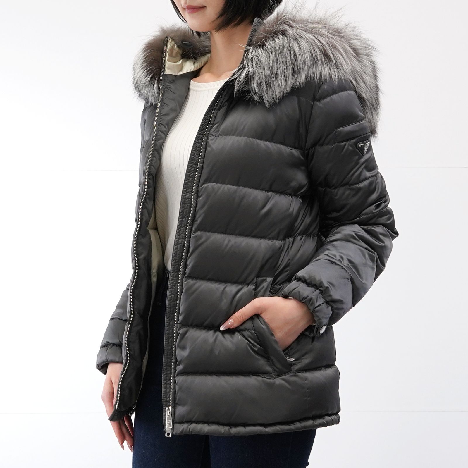 新品同様】PRADA ダウンジャケット ブルーフォックスファー - メルカリ