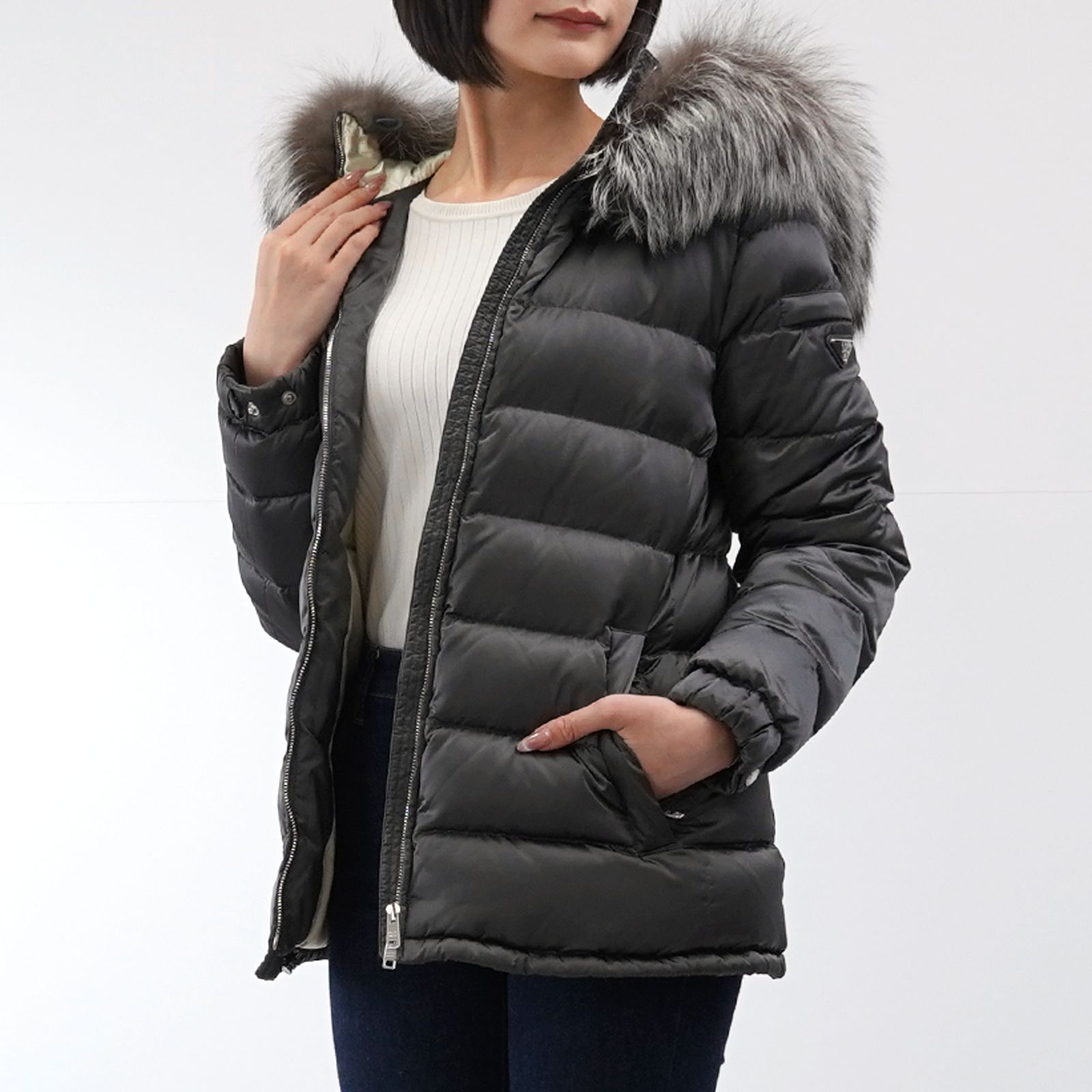 新品同様】PRADA ダウンジャケット ブルーフォックスファー - メルカリ