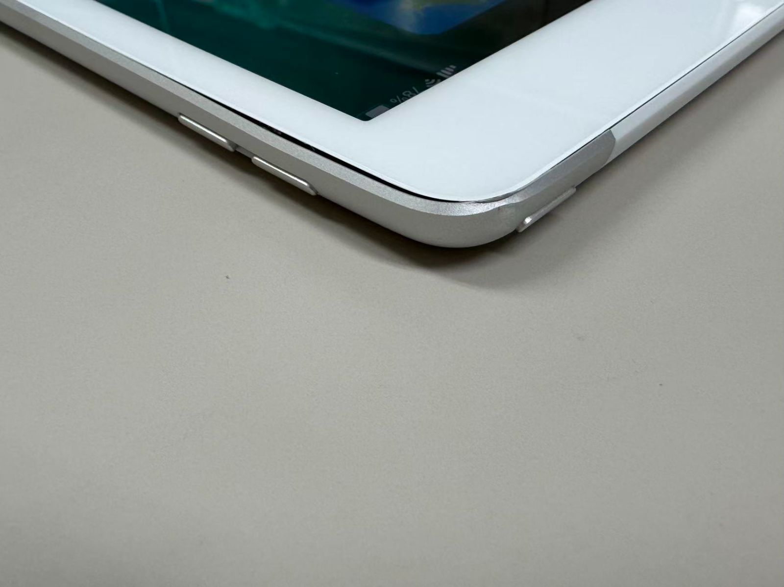 美品 電池84% SIMフリーiPad (第8世代) 32GB シルバー - メルカリ