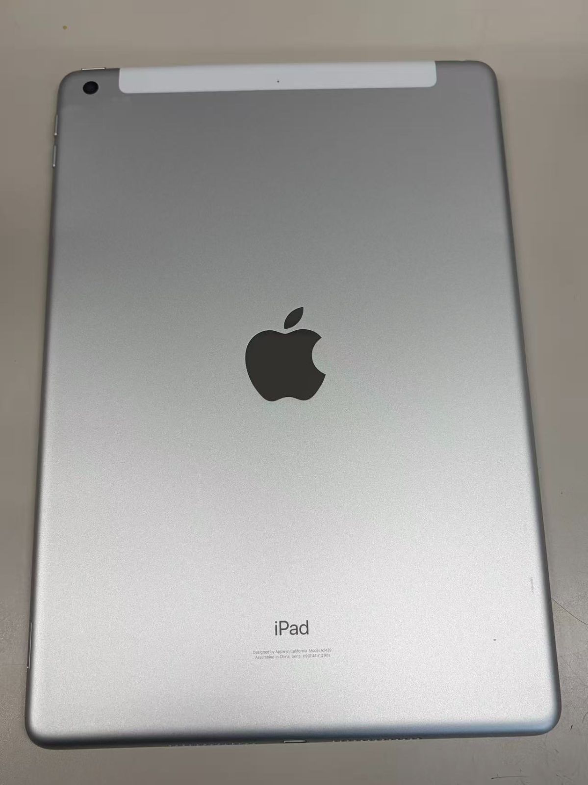 美品 電池84% SIMフリーiPad (第8世代) 32GB シルバー - メルカリ