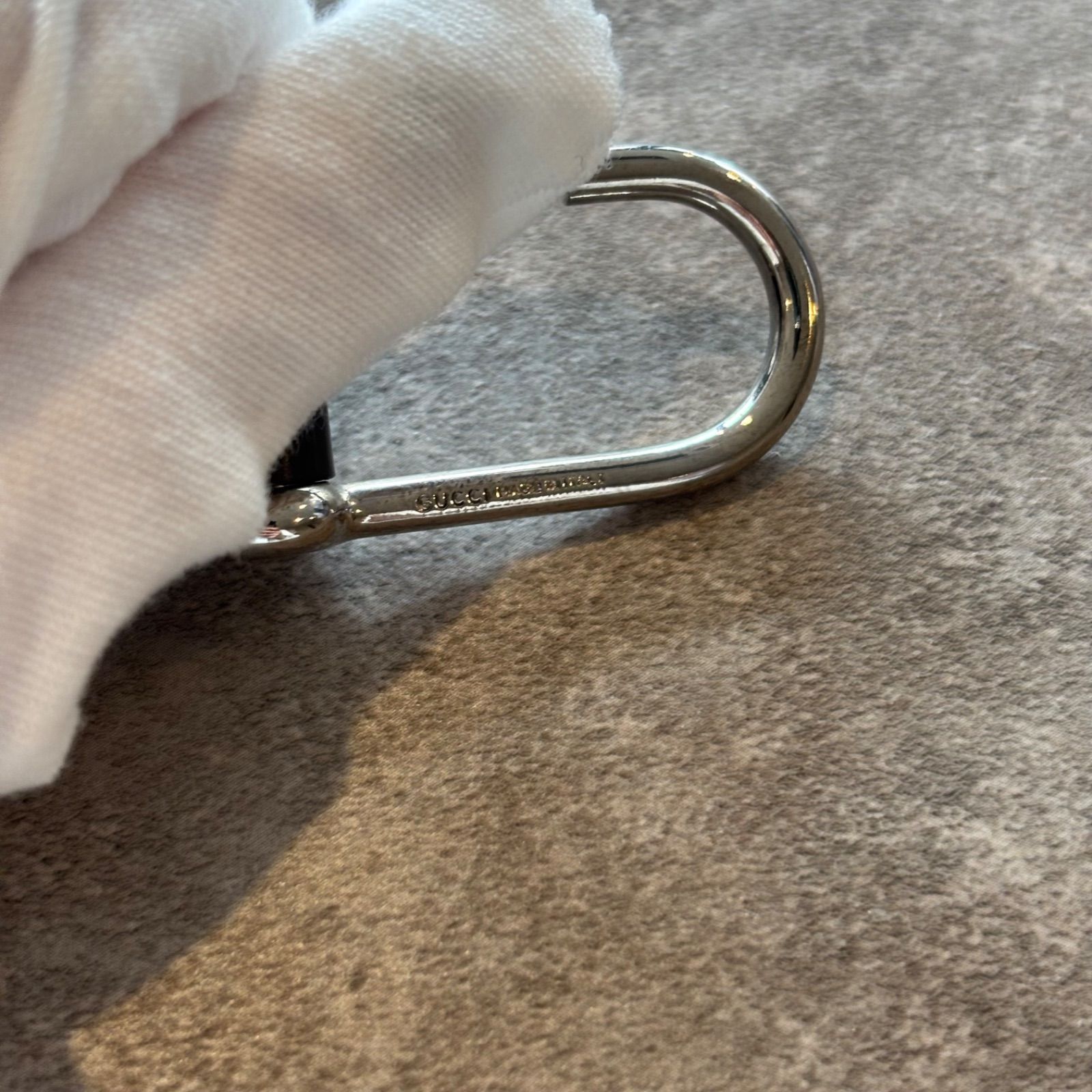 i)GUCCI グッチ レザー キーリング キーホルダー ロゴ入り 箱付き/2402