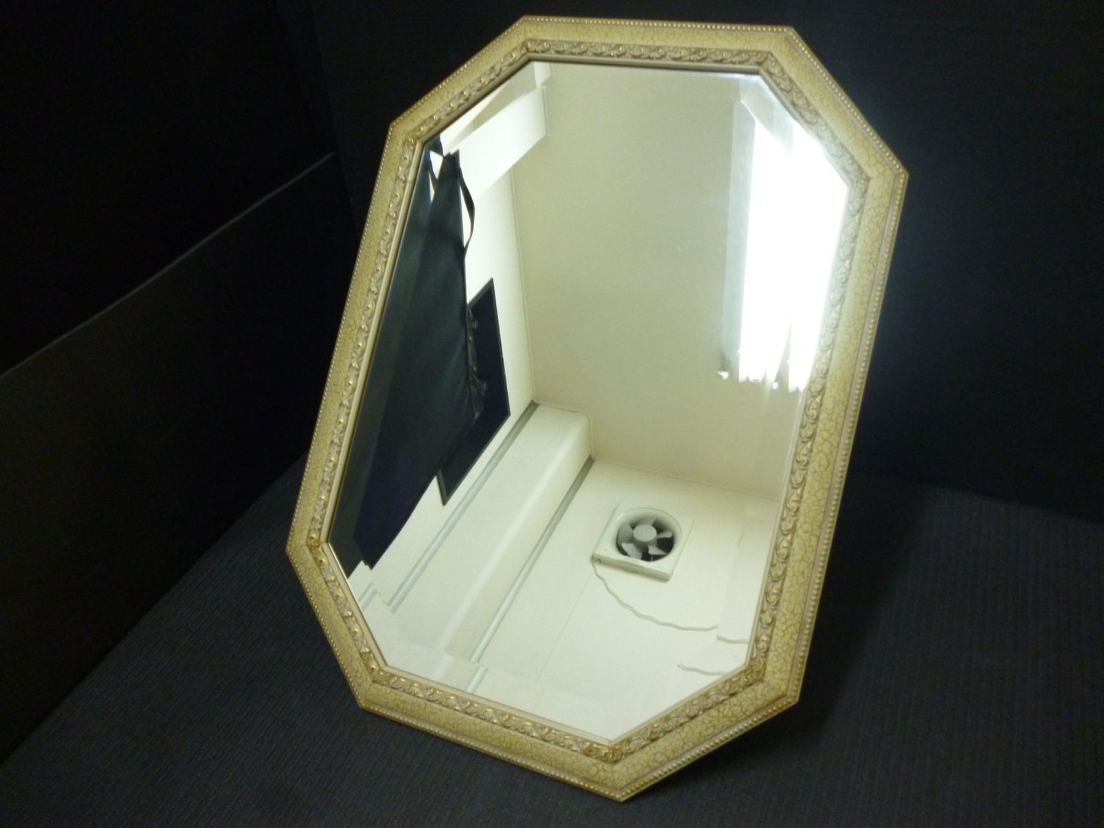 中古品 イタリア製 アンティーク調 42cm×57cm 八角形 ウォールミラー