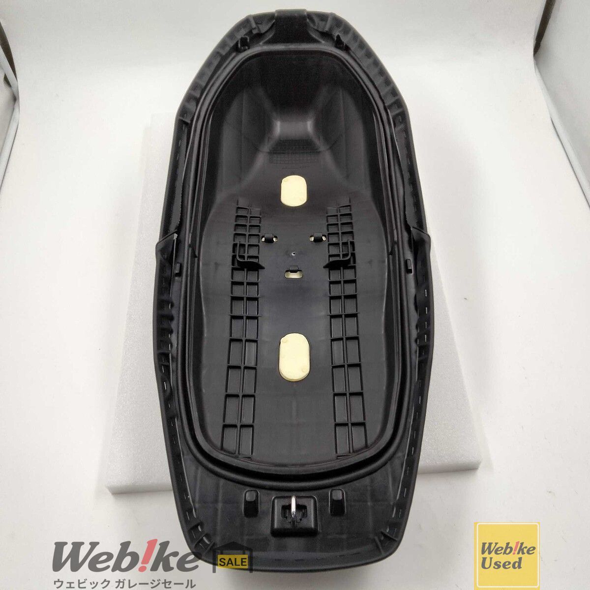 ホンダ純正中古パーツ リード125 シート 77200-K12-900ZB RXBI26116 ホンダ純正中古パーツ リード125 シート 77200-K12-900ZB RXBI26116