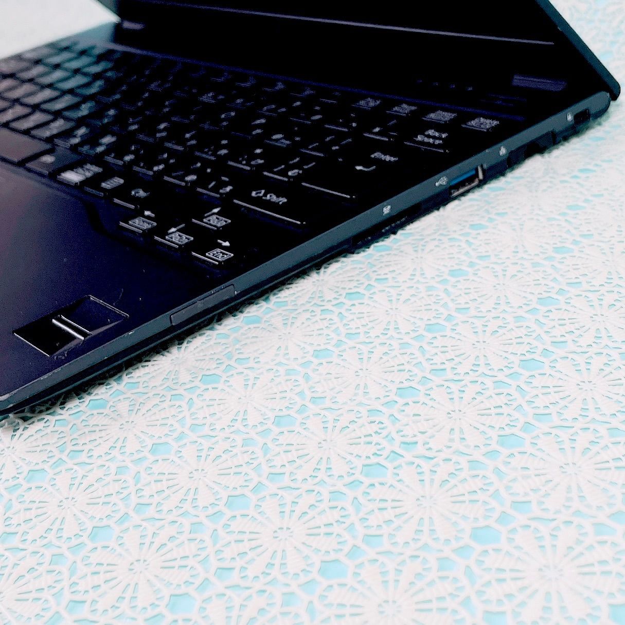 富士通 小型軽量✨️薄型ノートパソコン Corei5✨サクサク動くSSD256GB