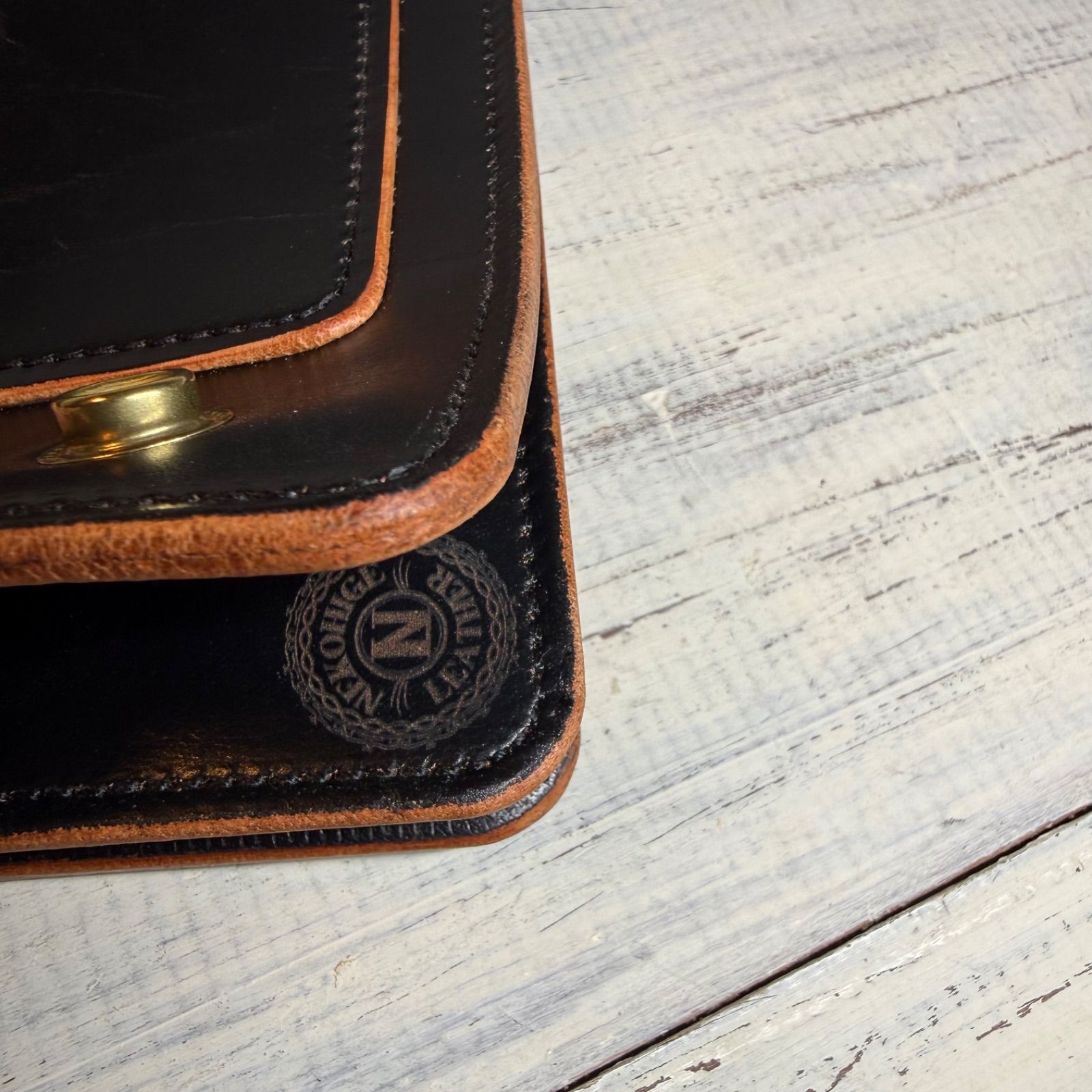 トラッカーウォレット ロング 3層】 ブラック 茶芯 ゴールド YKK