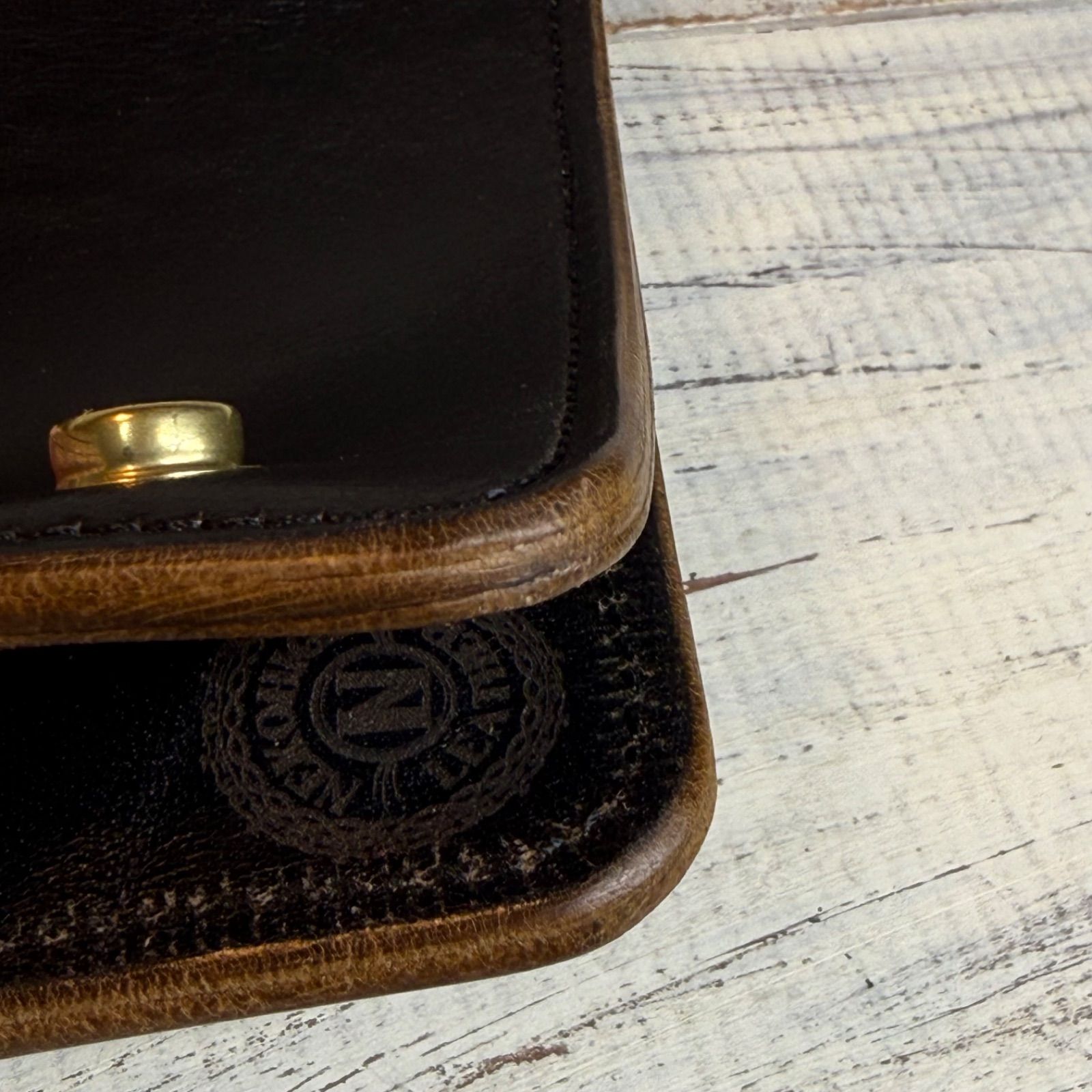 トラッカーウォレット ミドル 2層】ホースバット ゴールド universal