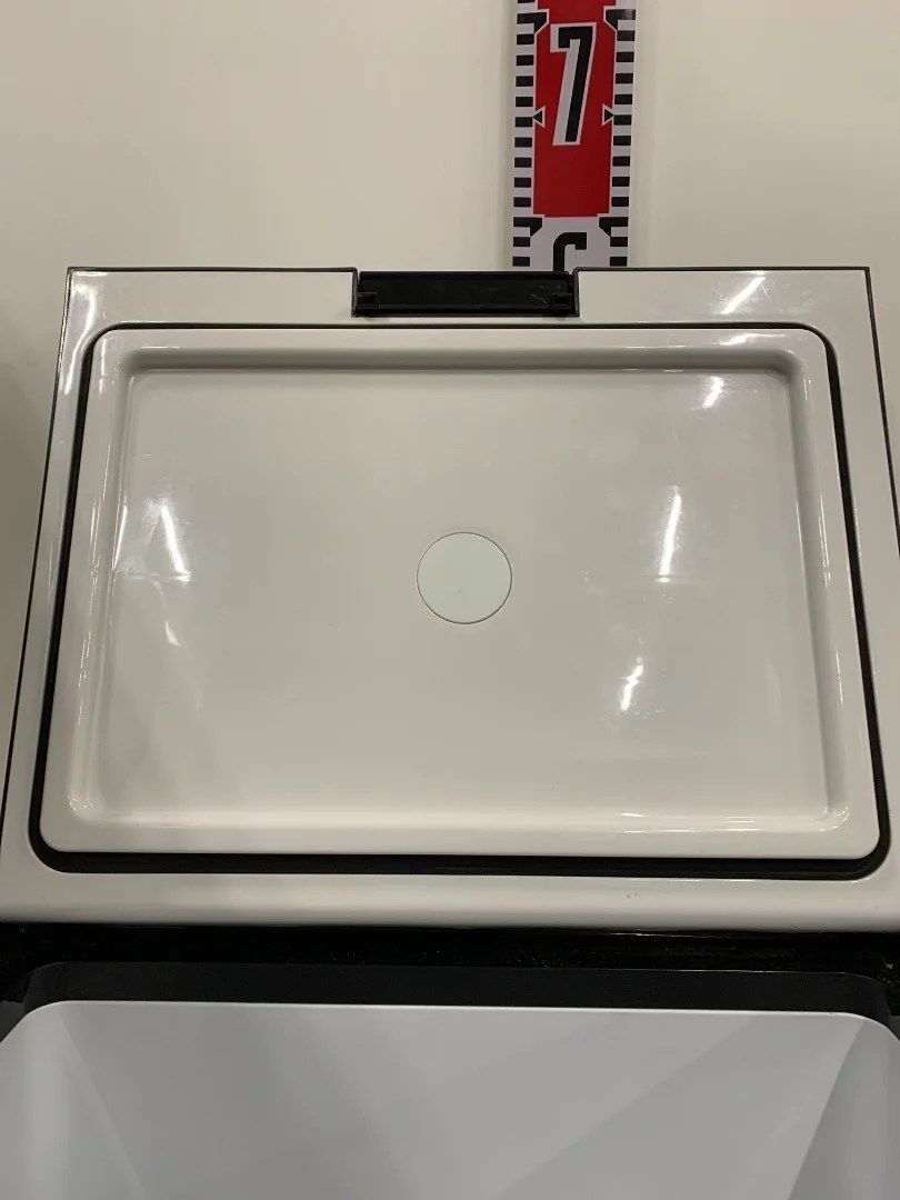 VERSOS FCR-A01 車載対応 ポータブル冷凍庫 15L ベルソス - メルカリ