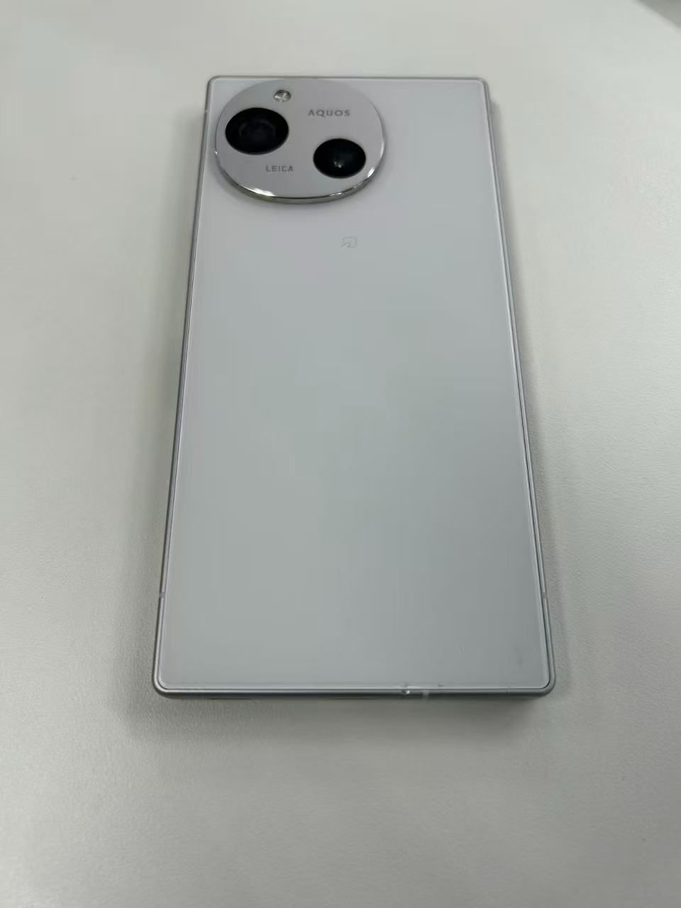 ジャンク品】AQUOS R9 ホワイト - メルカリ