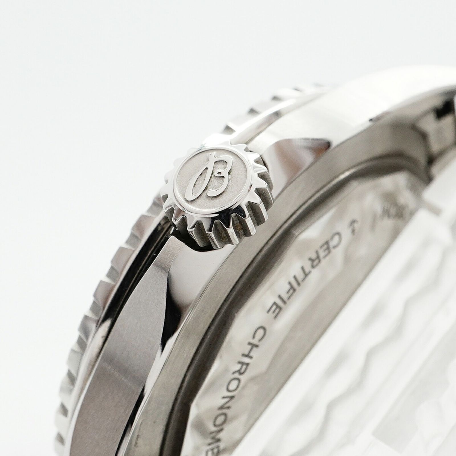 ネイビー文字盤腕時計