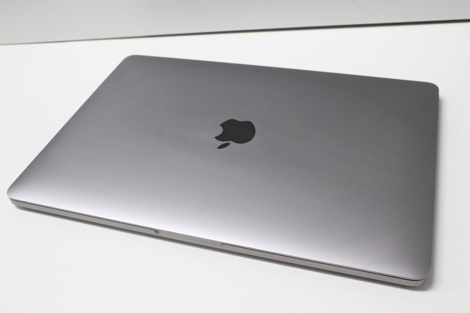 MacBook Pro（13インチ，2016，Thundeabolt 3ポート x 4）256GB/8GB 