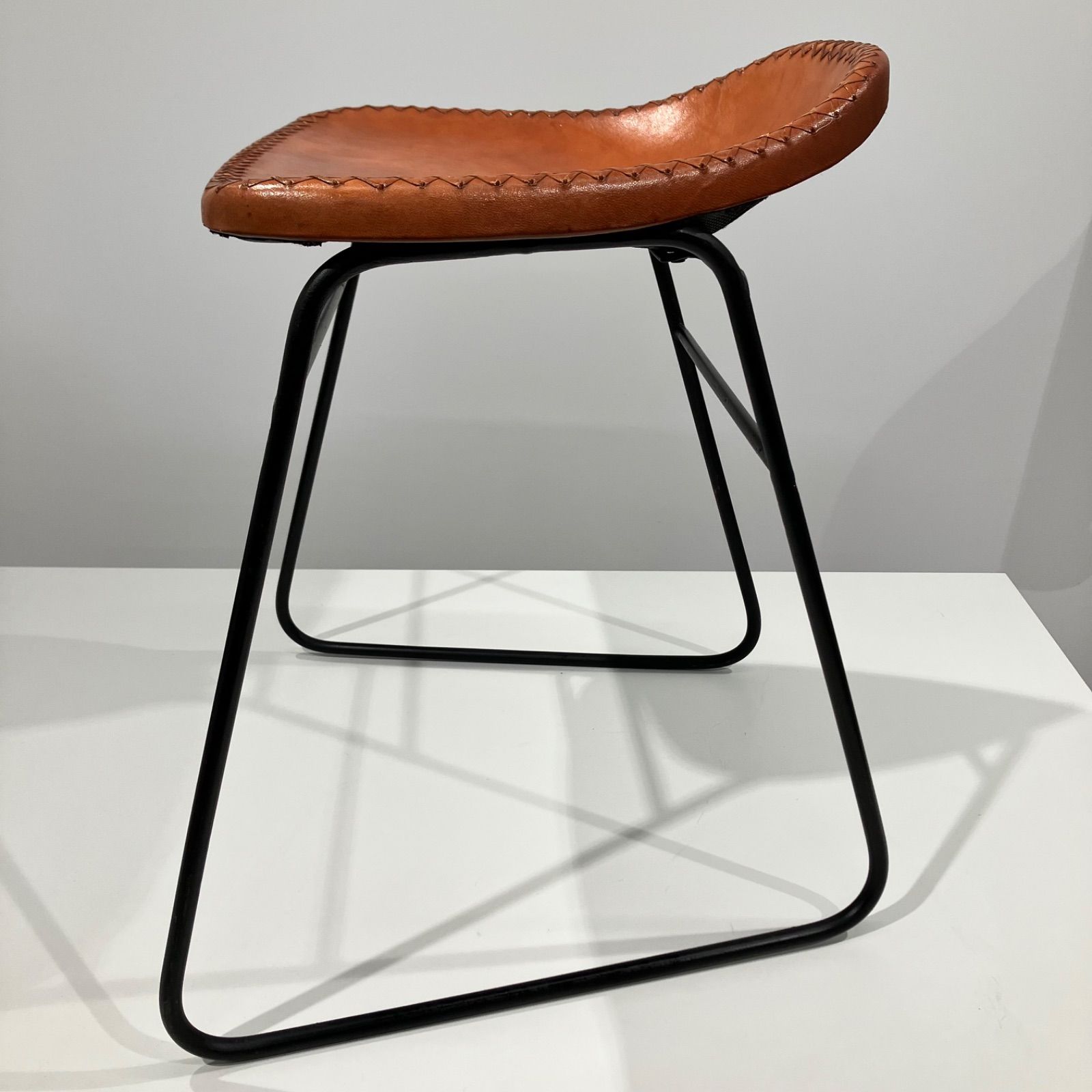 アンティーク スツール レザー アイアン - メルカリ