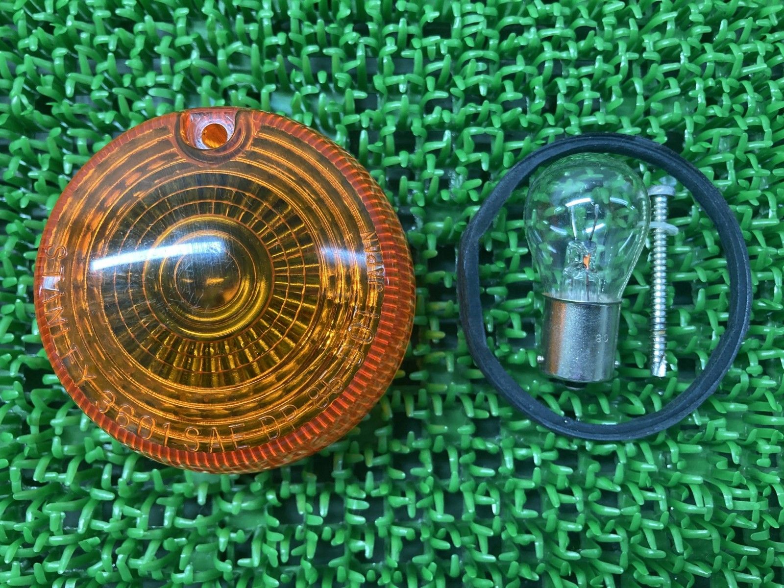 W800 ウインカーレンズ 片側 3601 カワサキ 純正 中古 バイク 部品