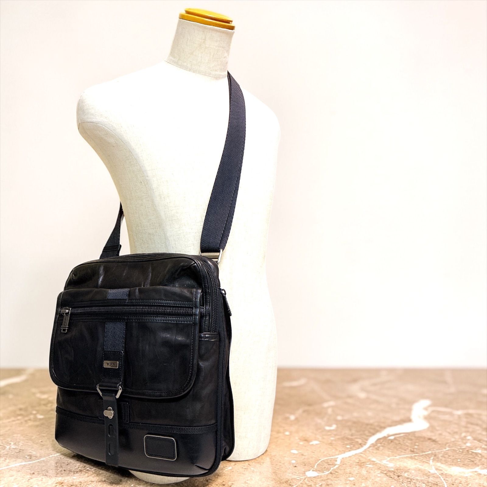 TUMI トゥミ レザー 本革 アルファブラボー ショルダーバッグ 通勤 
