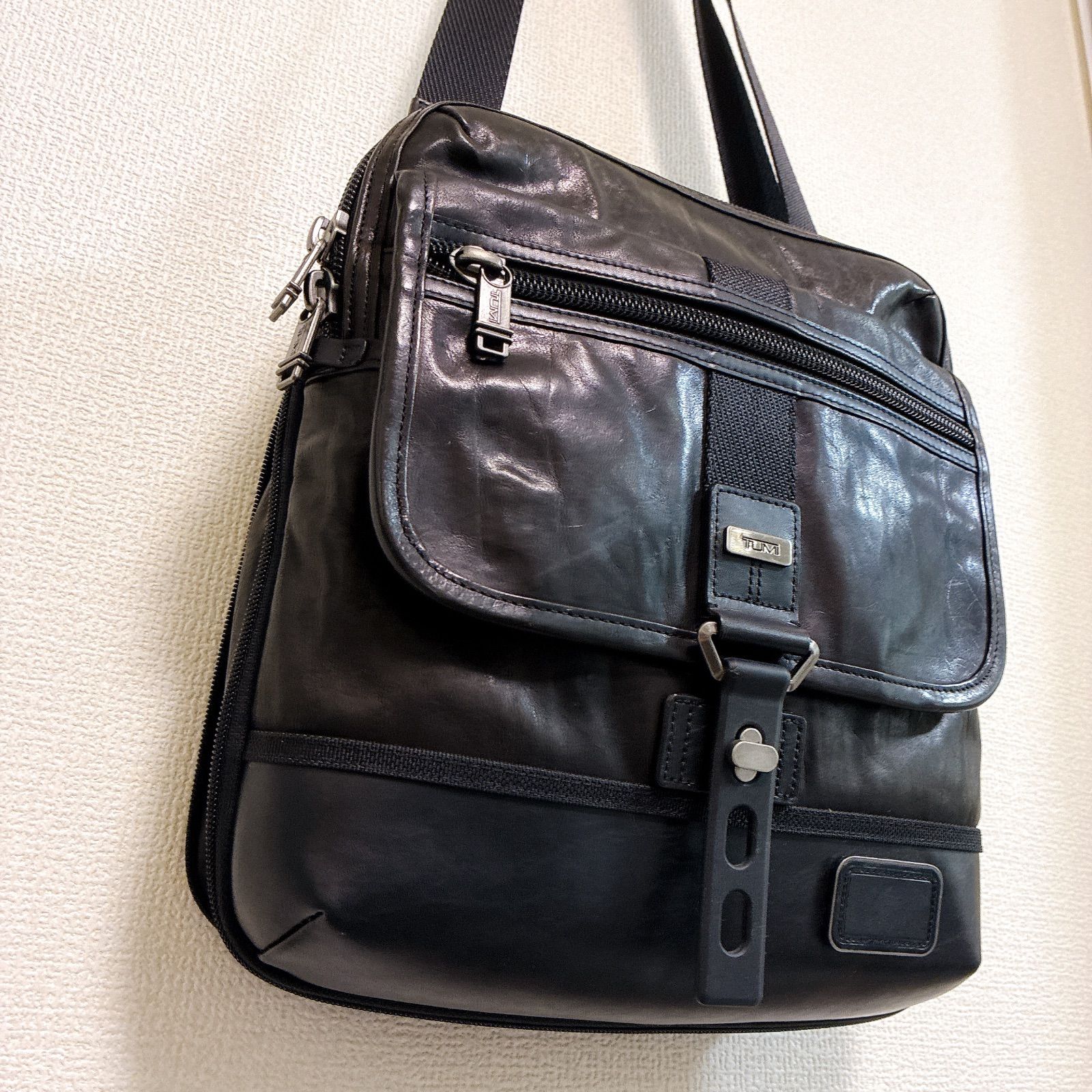 TUMI トゥミ レザー 本革 アルファブラボー ショルダーバッグ 通勤 