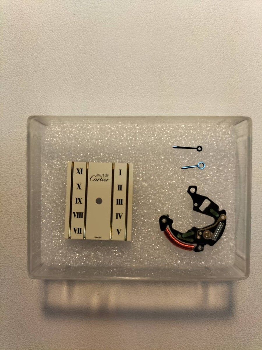 ストレートローマン文字盤 SWISS表記