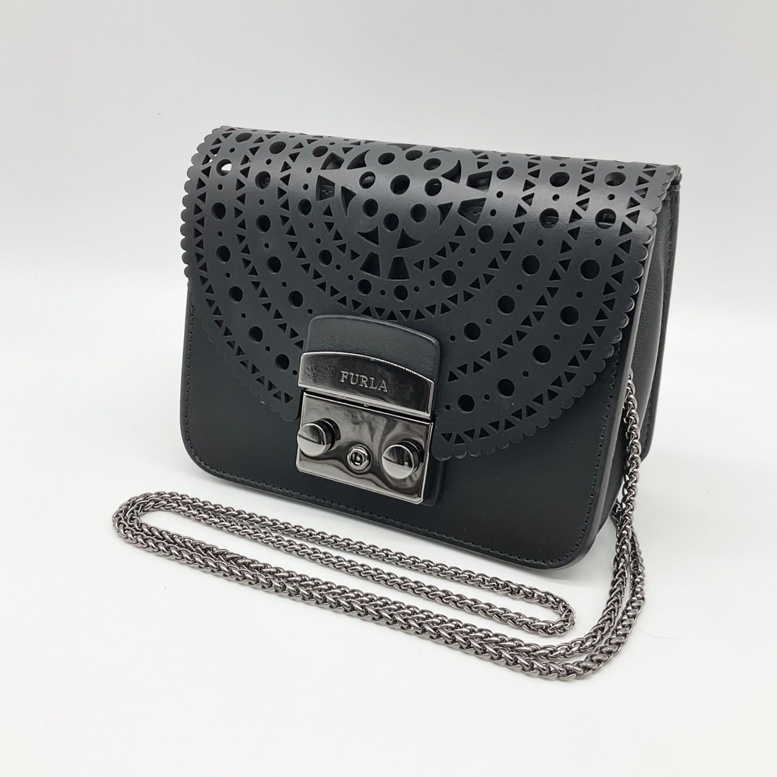 FURLA フルラ メトロポリス レザーカット加工 レース柄 チェーン 
