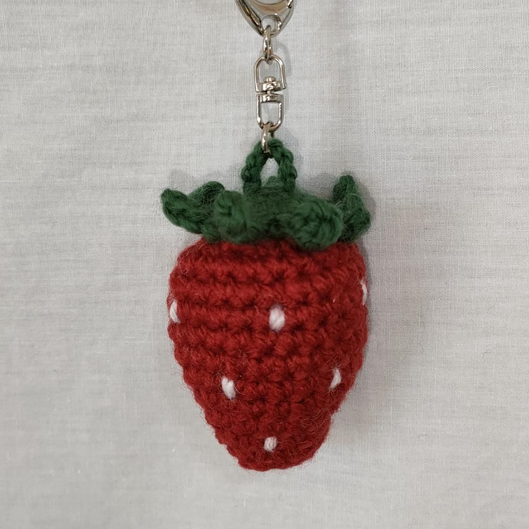 あみぐるみ いちご キーホルダー付き - メルカリ